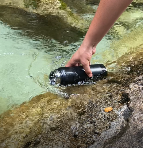 Botella en Río Cochamó