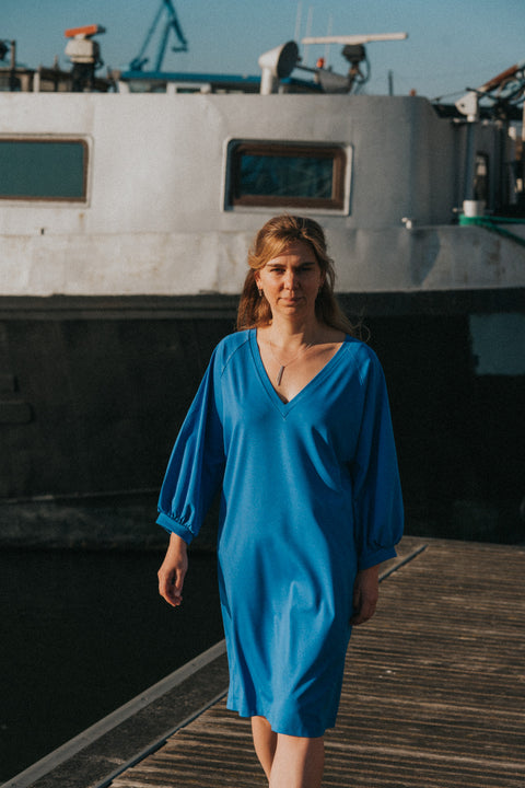Beringstraat tack plek Elektrisch blauwe jurk met pofmouwen (made in Belgium) – studio paus