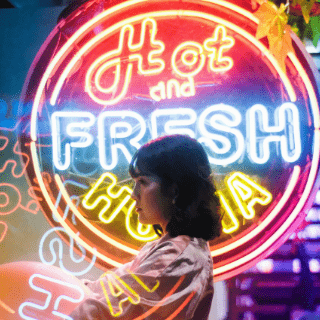 Hot and fresh restaurant neon sign made by Neon Marvels