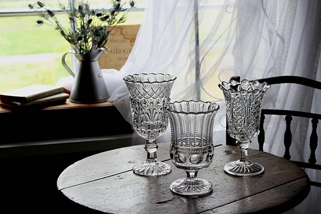 お花を素敵に飾るアンティークガラスの花瓶 – チェルシーオールド
