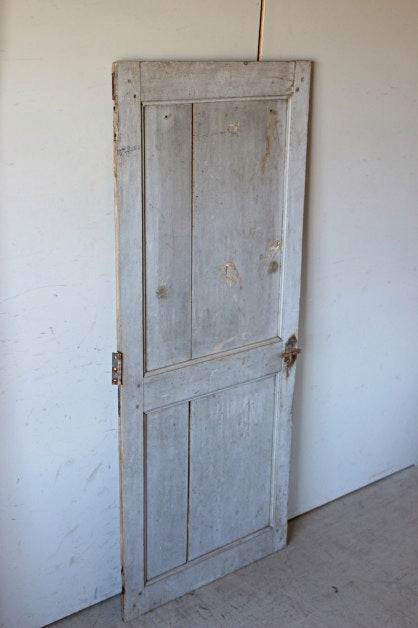 小屋の扉に可愛い小さなブルーグレーペイントドア 扉 フランスアンティーク建具 チェルシーオールド