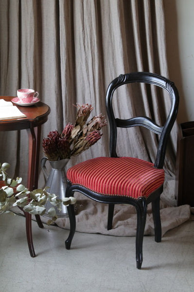 美しくて人気の黒のナポレオンチェア（椅子） フランス