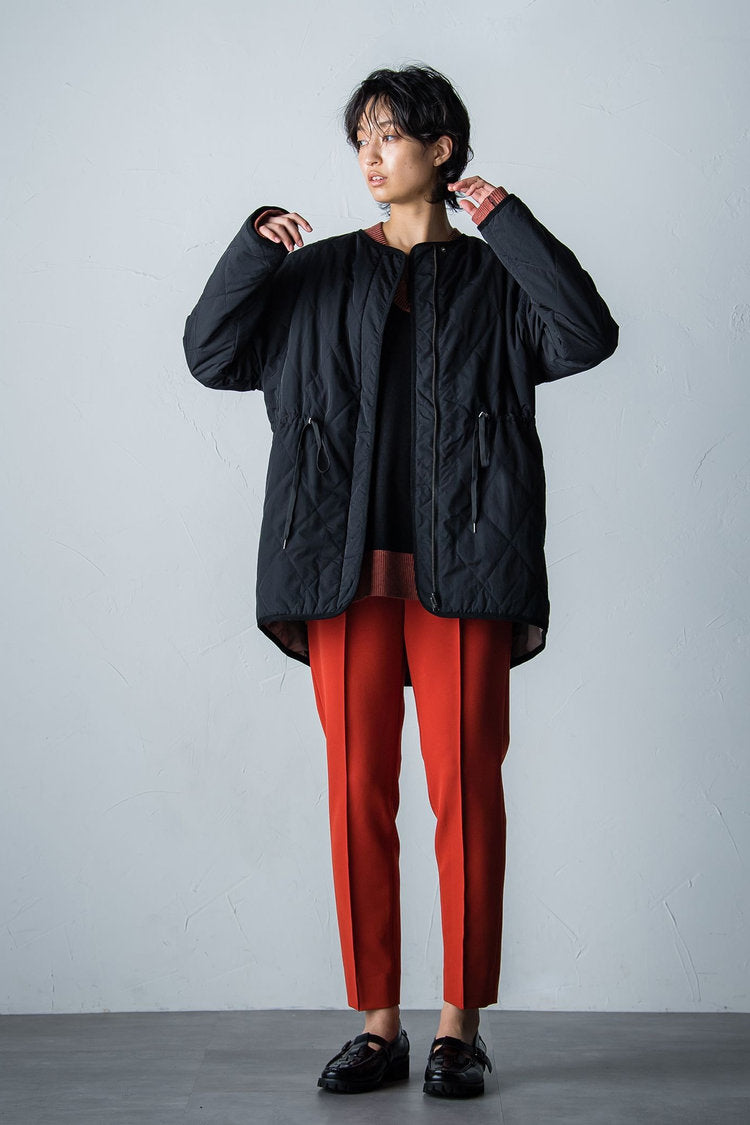 黒×赤のクールなキルティングジャケットコーデ MAYSON GREY