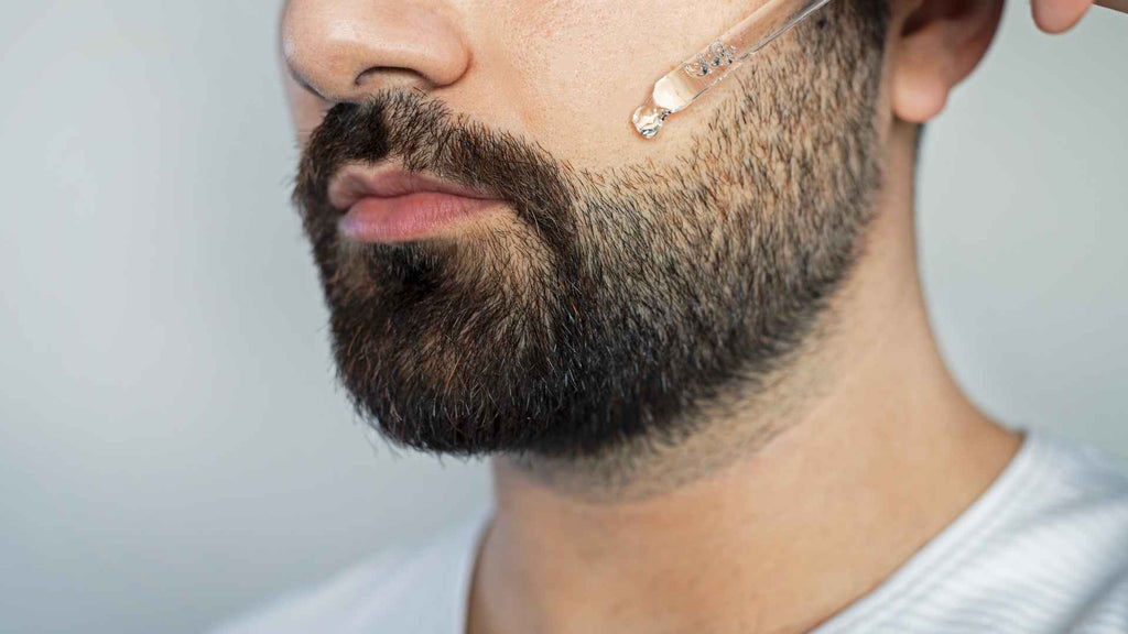 La humectación de la barba es importante para evitar la picazón en la barba