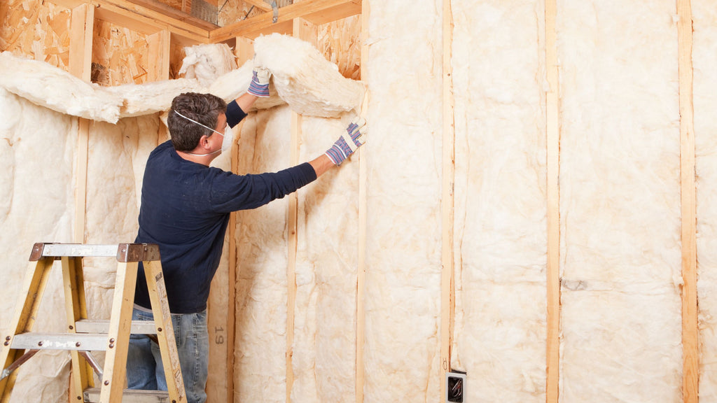 Working with fiberglass can result in skin irritation and an itchy rash.