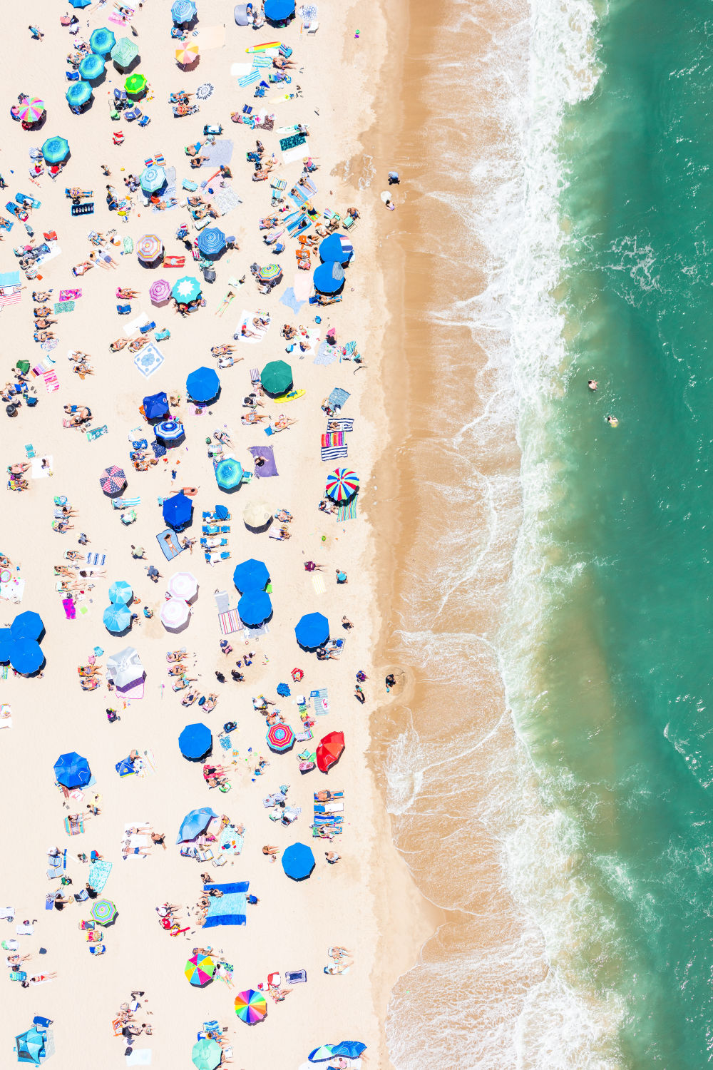 Cooper'S Beach Vertical, Southampton | Gray Malin