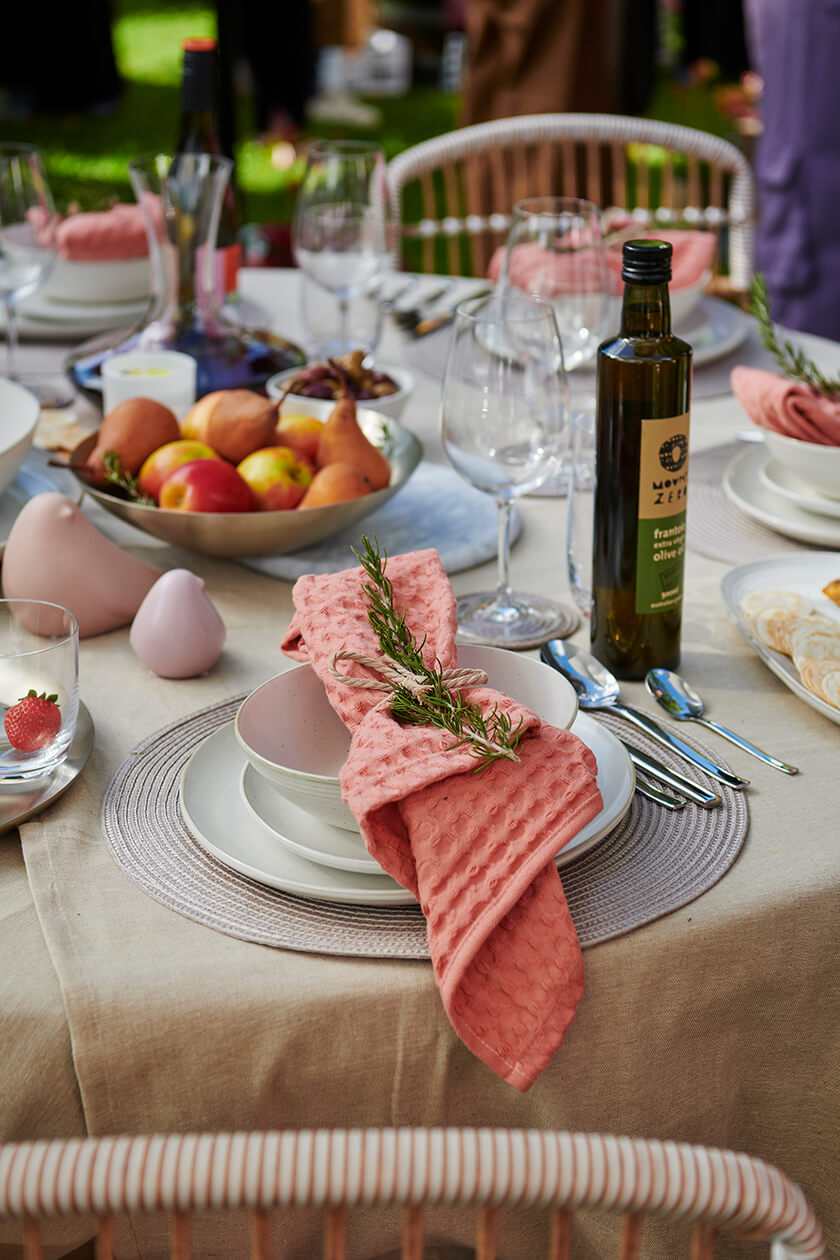 The perfect outdoor tablescape styled with salt&pepper homewares