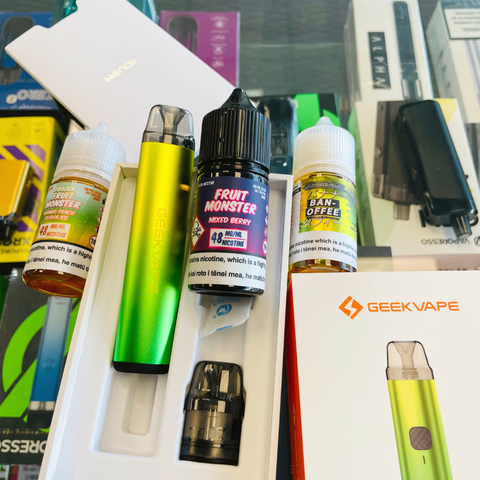 geekvape wenax h1 and two bottles of eliquid