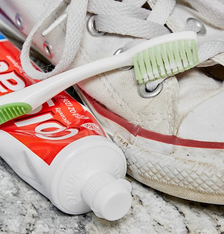 Limpiar Zapatillas Blancas con Dentrifico