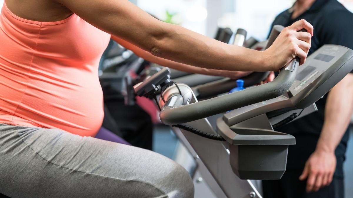 健身腳踏車、飛輪能夠增加心肺能力，建立體力基礎。懷孕12週之後寶寶較穩定時可以進行，盡量別超過30分鐘。