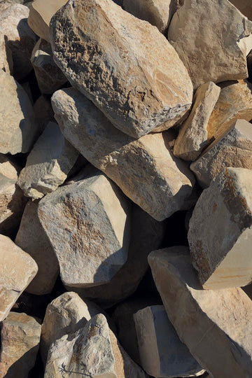 Каменисти варовикови почви, подходящи за отглеждане на лозя
