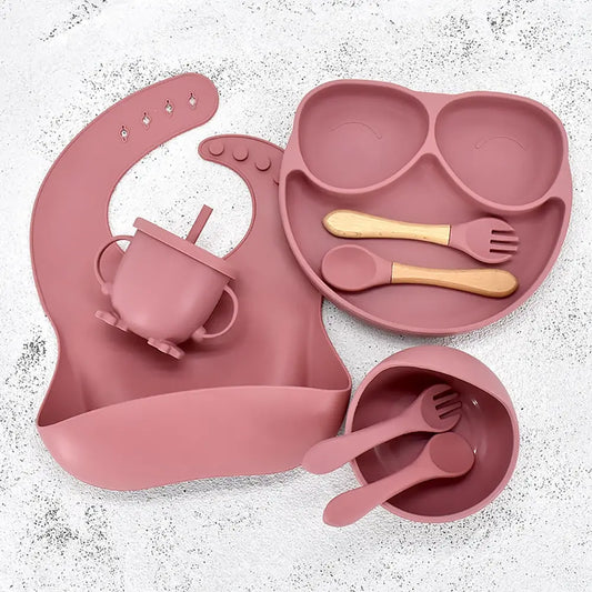 https://cdn.shopify.com/s/files/1/0594/8057/2096/files/Deli-Baby-Feeding-Set-Silicone-8Pc-Dinnerware-for-Toddlers-Baby-dinner-set-for-1-year-suction-dinner-set-silicone-Babygeschirrset-ensemble-de-diner-The-Toddly.p4.webp?v=1685270656&width=533