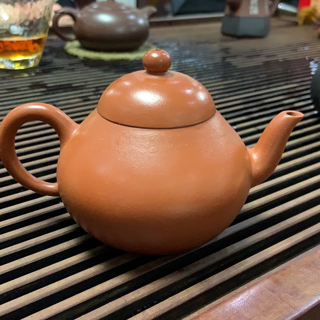 Pear shaped yixing teapot zhuni