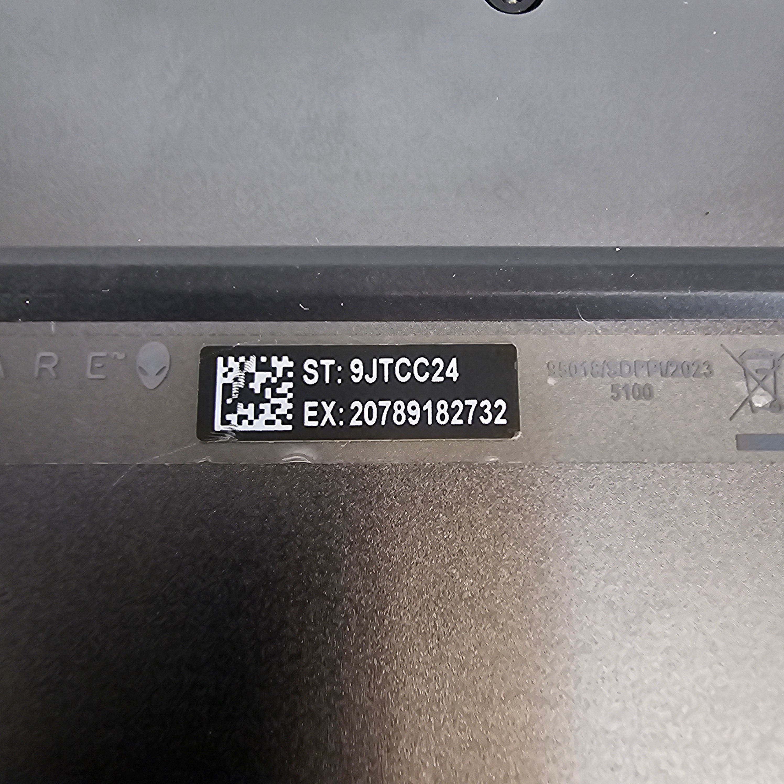 Alienware m16 R2 P139F 16" Core Ultra 7 155H 64GB RAM 1TB SSD RTX 4070 - Image 11