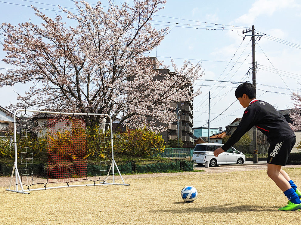 壁打ちリバウンダー 跳ね返るサッカーゴール 一人でキックとコントロールの練習ができる Fungoal