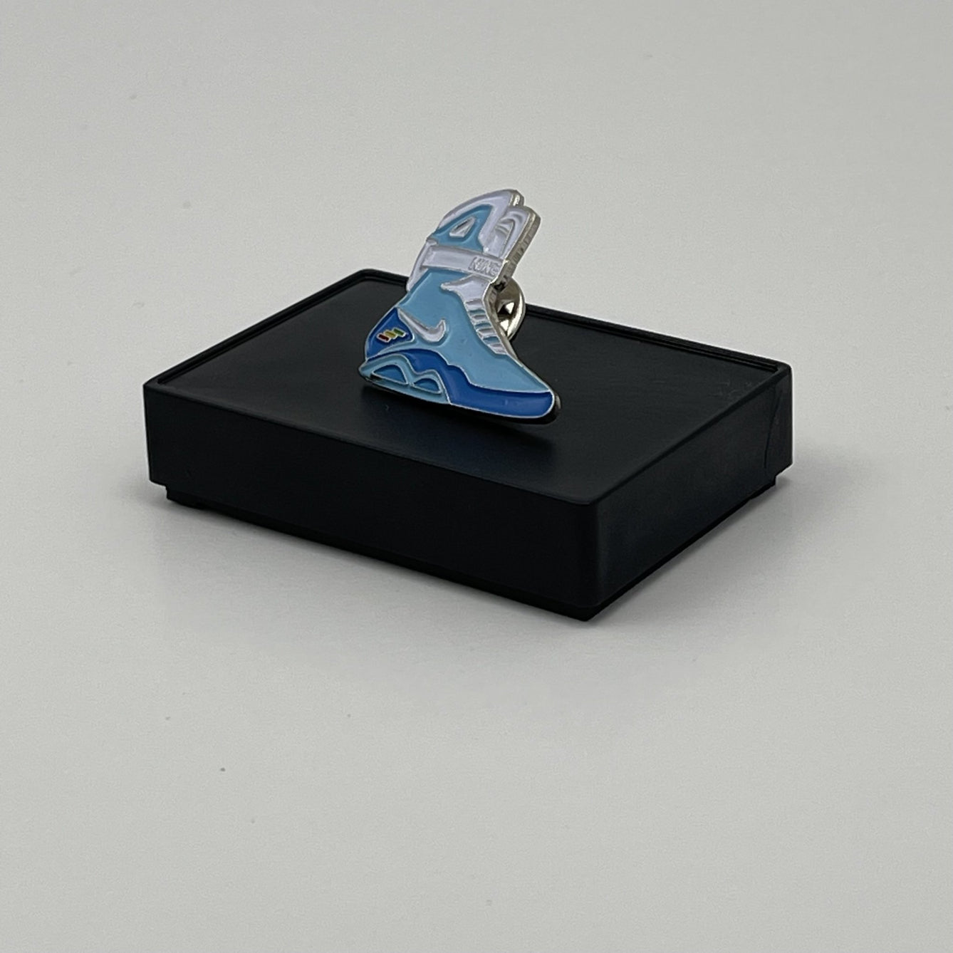 nike air mag pin