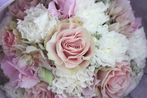 Wedding Hochzeit Brautstrauß rosa weiß Pfingstrosen Rosen