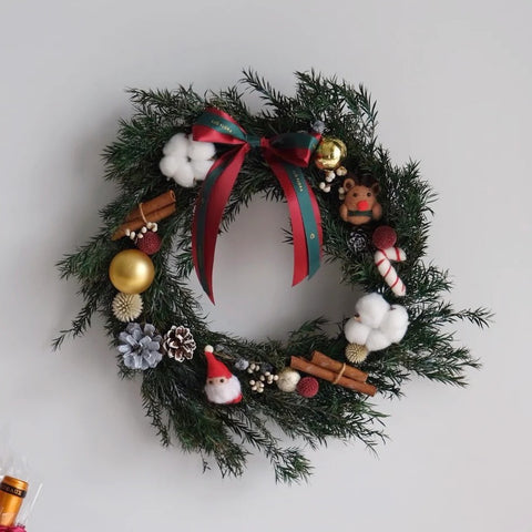 Classic or white: Christmas wreath