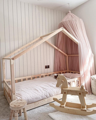 Chambre de petite fille peint avec la teinte Mindful de chez COAT