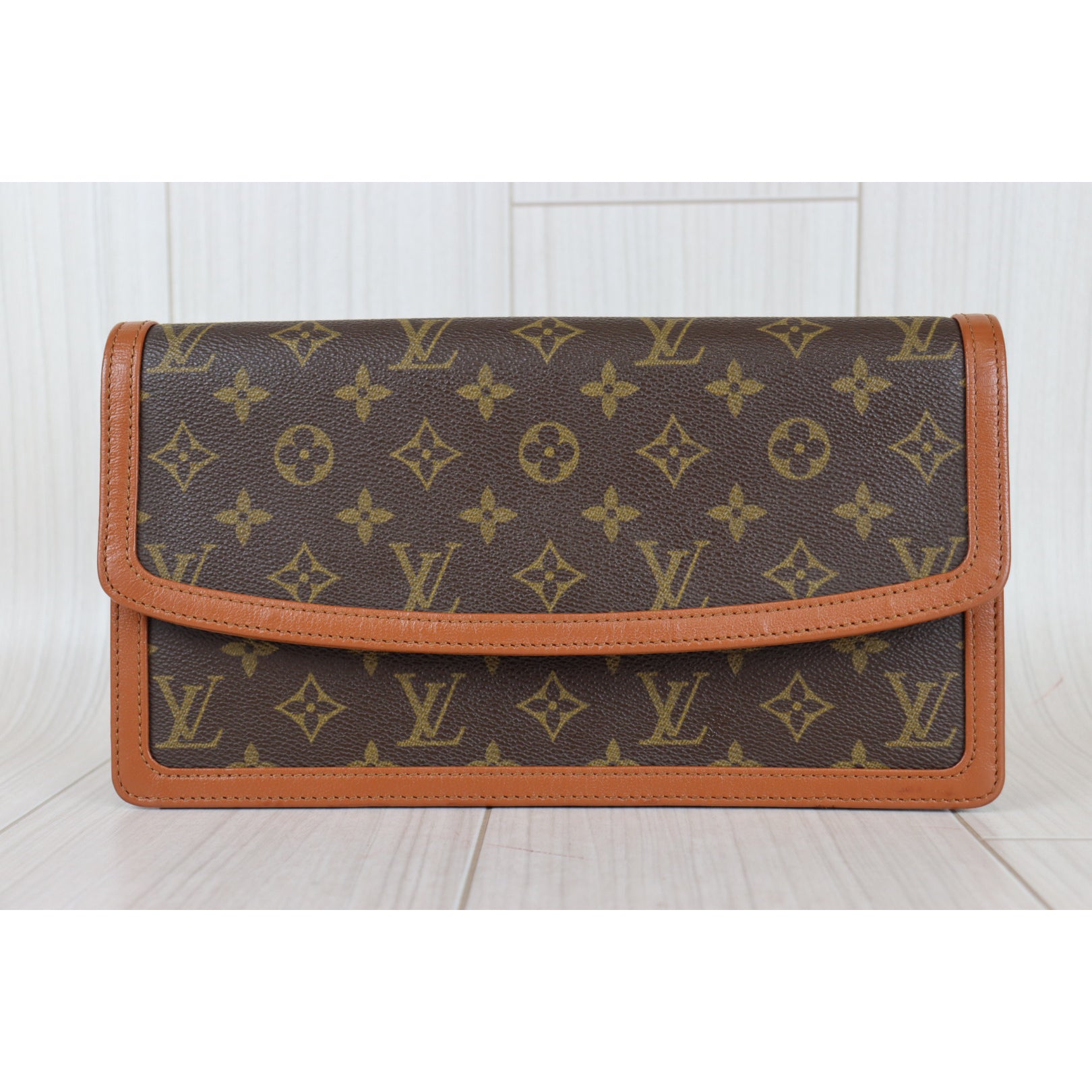 Mua Túi Clutch Louis Vuitton LV S Lock A4 Pouch M80560 Màu Nâu  Louis  Vuitton  Mua tại Vua Hàng Hiệu h047008