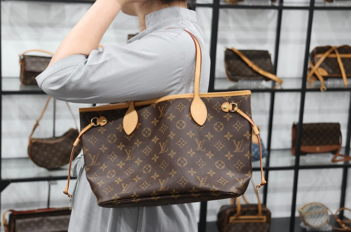 Louis Vuitton Neverfull PM Review - Luxe Front