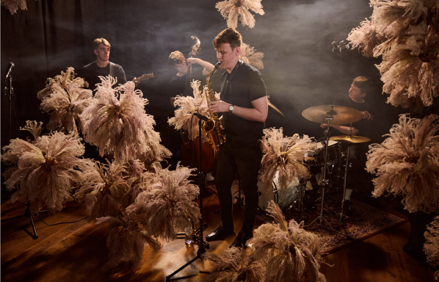 Su meeo Journal articolo da London Flower School, ph. Yoav Pichersky