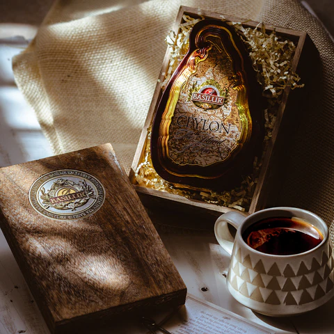 Czarna herbata w puszce z kolekcji Basilur The Island of Tea