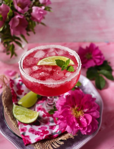 Rose Martini; a classic drink in a pink version with the addition of rose petals.