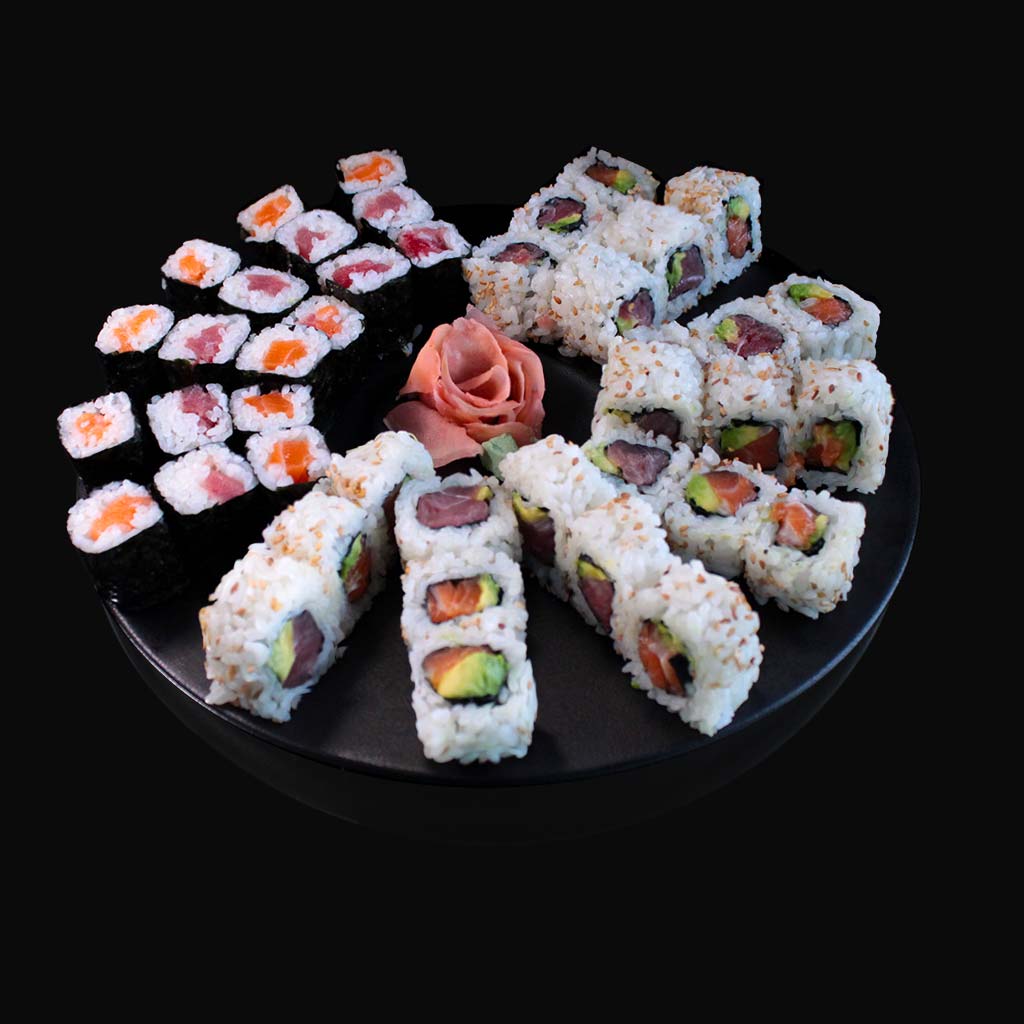 Photo De Fraîches Maki Sushi Plateau Avec Beaucoup De Variété. Attention  Sélective Sur Le Milieu Du Plateau. Banque D'Images et Photos Libres De  Droits. Image 7512922