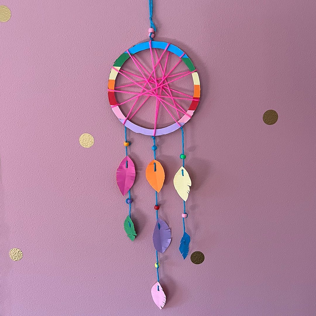 7. @craftlabcreates Dream catcher craft made from paper, cardboard, yarn, and beads