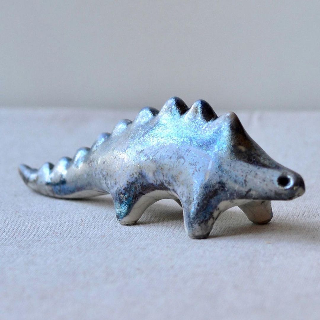 9. @maiamingdesigns stegosaurus sculpture painted with smokey metallic paint