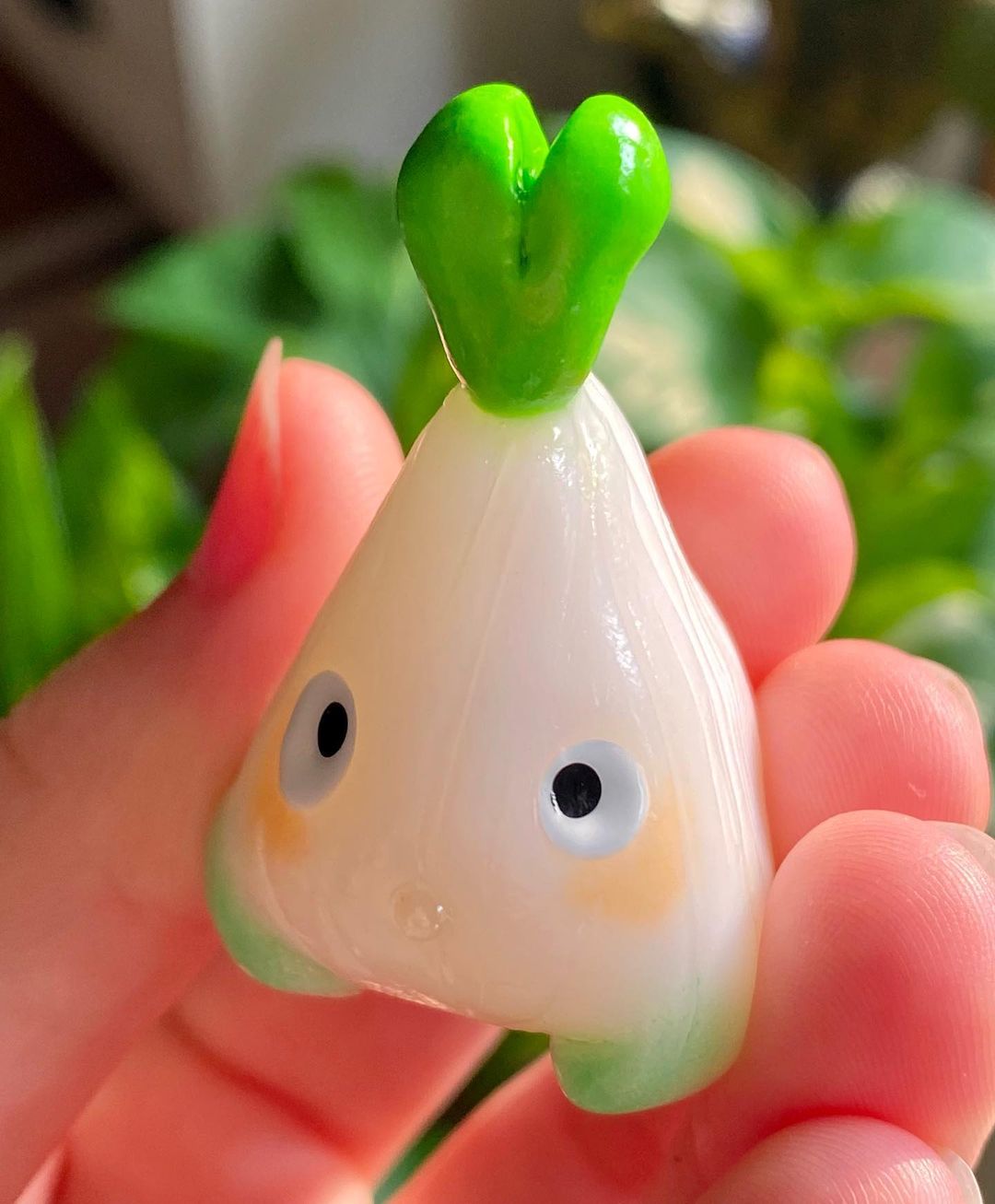 Garlic bulb glossy sculpture with eyes and blush
