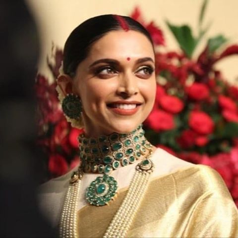 Deepika Padukone wearing green emerald gemstone necklace