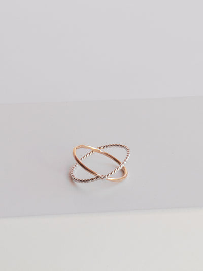 Gold Criss-Cross Twist/Smooth Ring – shopnovaluna