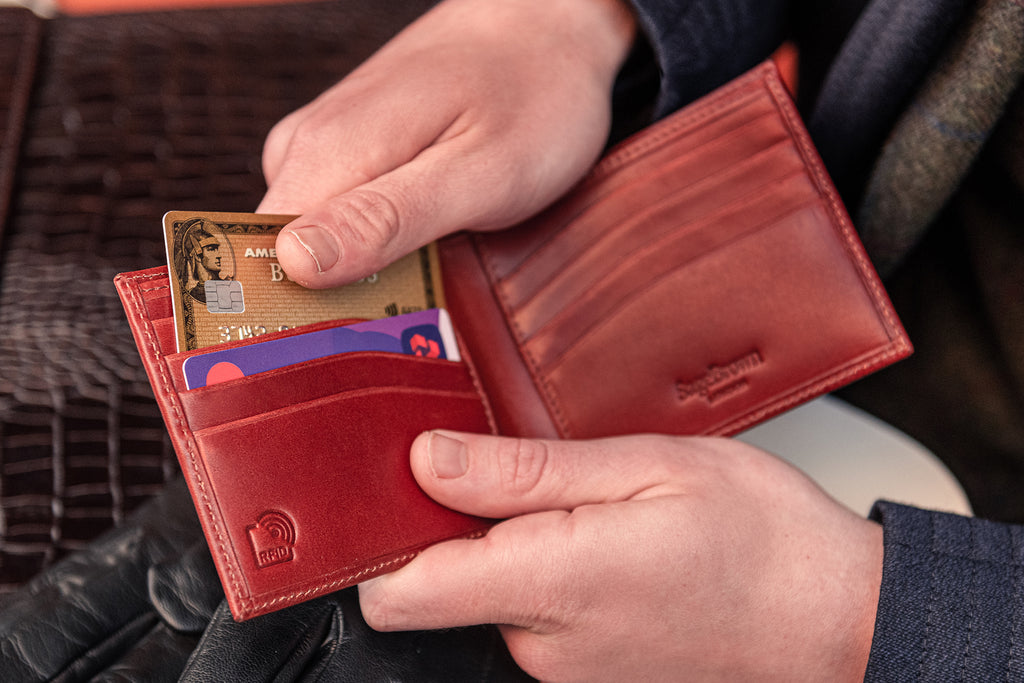 Elevate Your Style with a Men's Leather Wallet, Blog