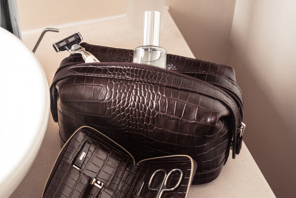 Leather wash bag