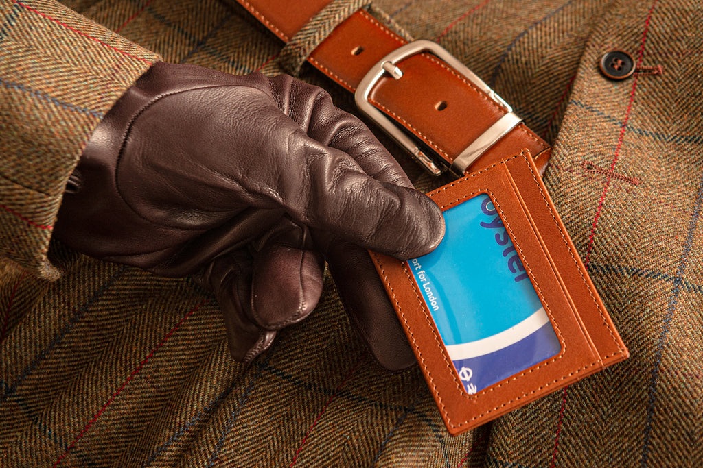 Flat leather credit card wallet