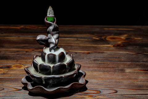 https://cdn.shopify.com/s/files/1/0595/5892/0352/files/Incense_cone_waterfall_480x480.jpg?v=1670801107