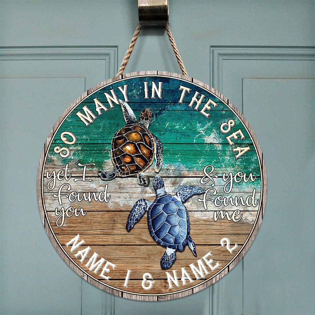 So Many In The Ocean - Turtle Personalize Round Wood Sign