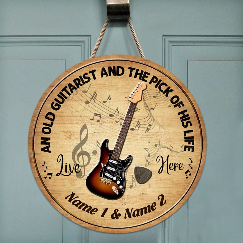An Old Guitarist Personalized Round Wood Sign