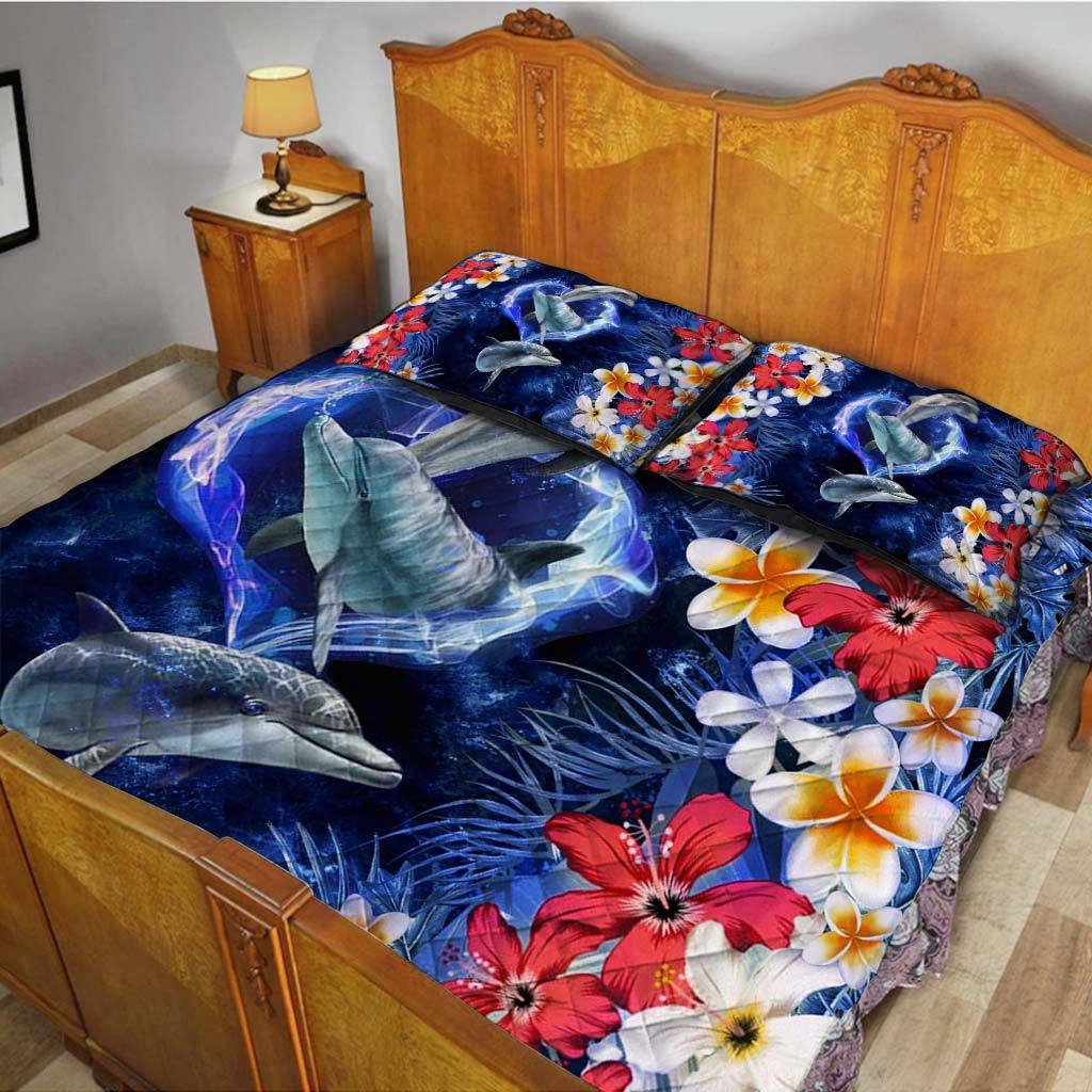 The Ocean Is Calling - Dolphin Quilt Bed Set