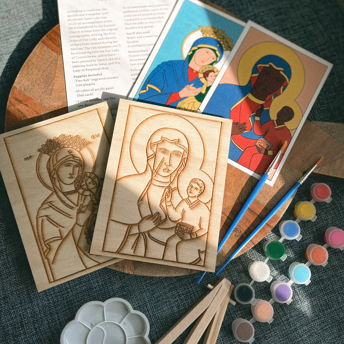 Wooden Plaque Painting Kit with Acrylic Paints and Paint Brushes
