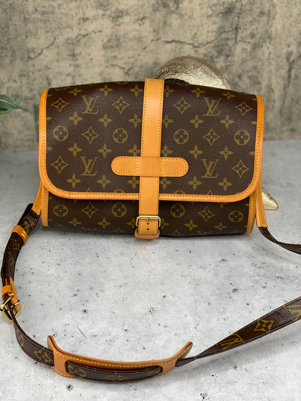 LV bumbag White – Spoiled Wives Boutique