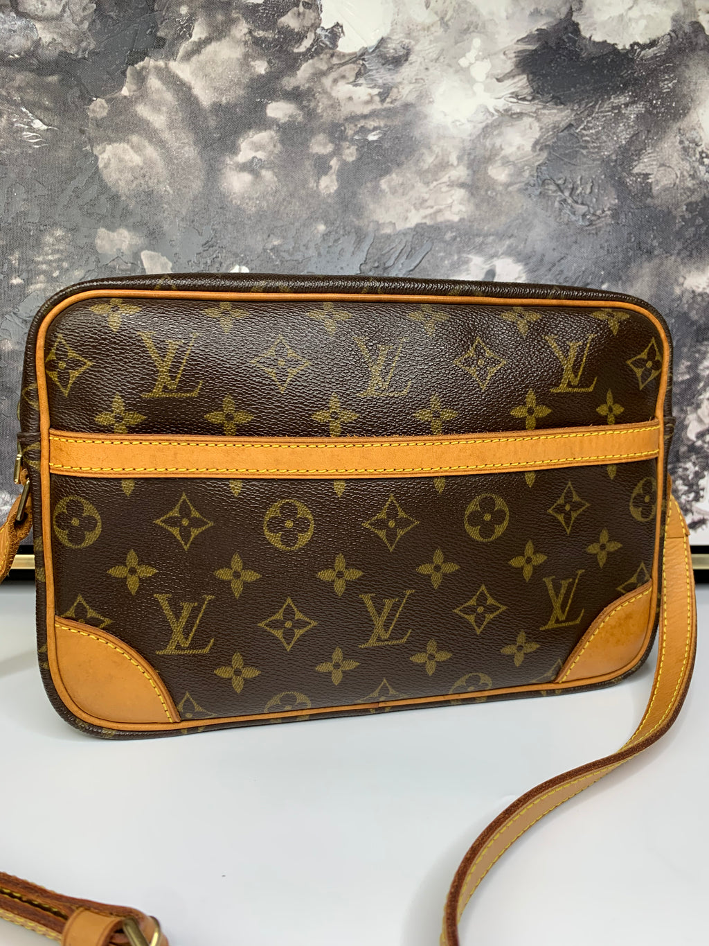 Louis Vuitton Monogram Eclipse Zippy Coin/Car Holder – yourvintagelvoe