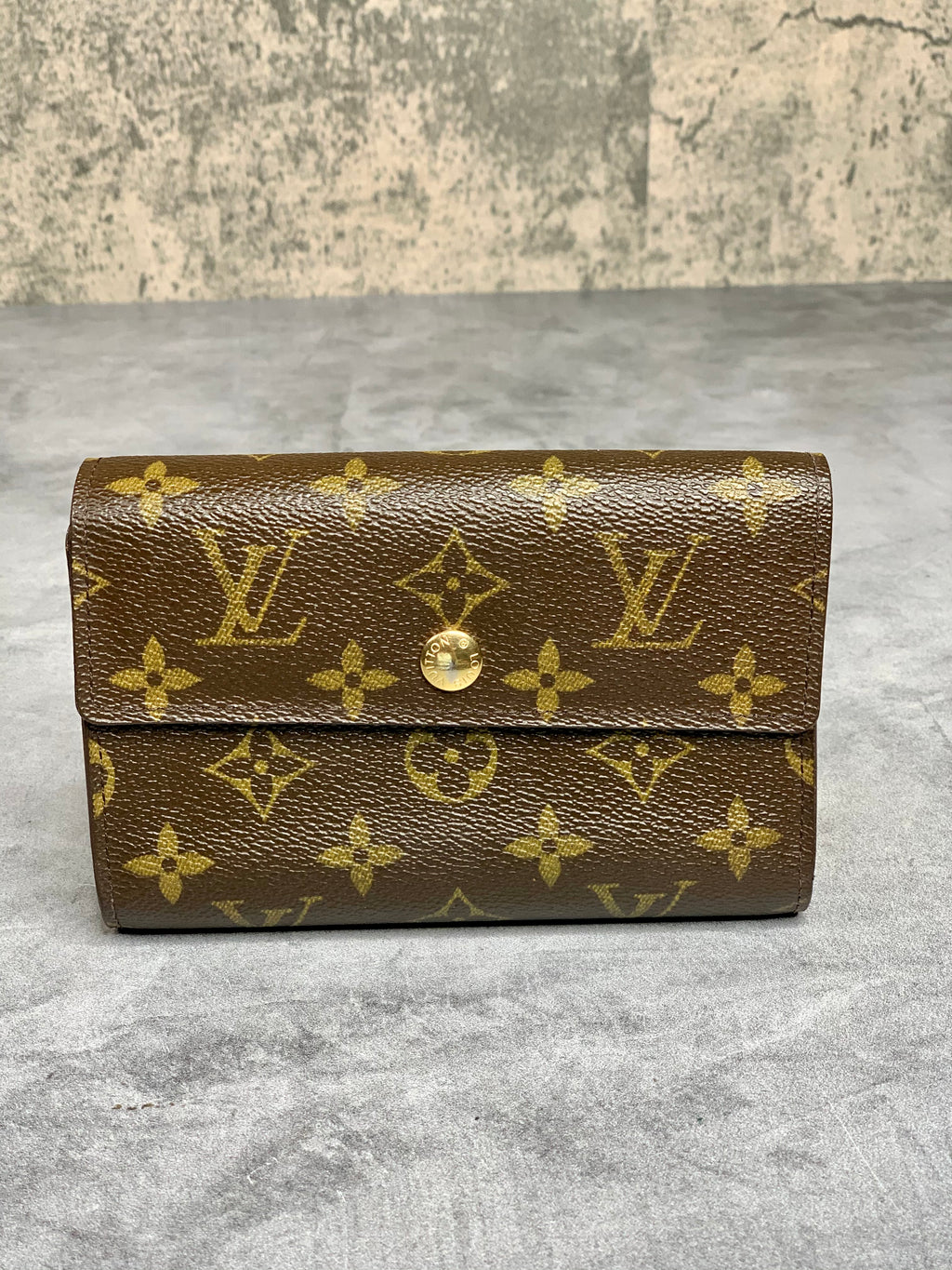 Louis Vuitton Wide Trifold Passport Wallet – yourvintagelvoe