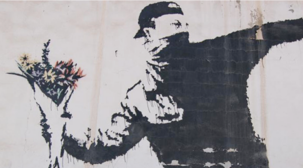Détail Jeteur de fleurs par Banksy, fresque street art mur de Jérusalem