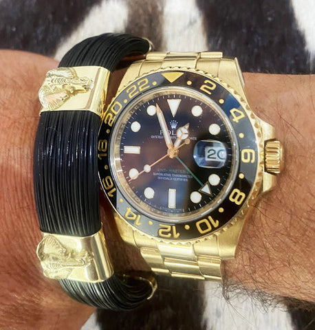 pulsera ancha pelo con cabezas de elefante en oro amarillo 18 kilates con este magnifico reloj