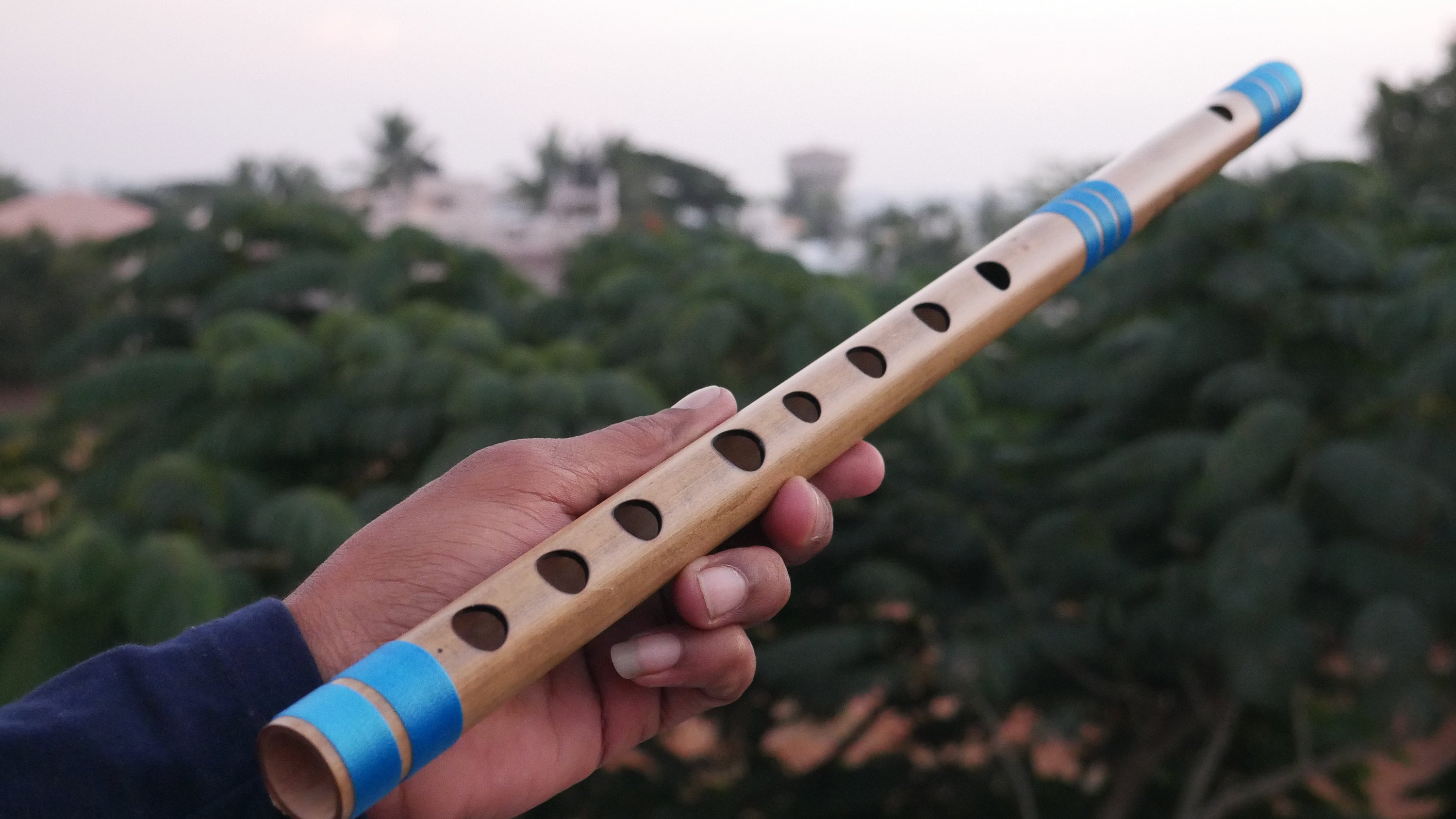 Индийский флейта музыка. Бансури. Бансури музыкальный инструмент. Bansuri Flute. Индийская флейта.