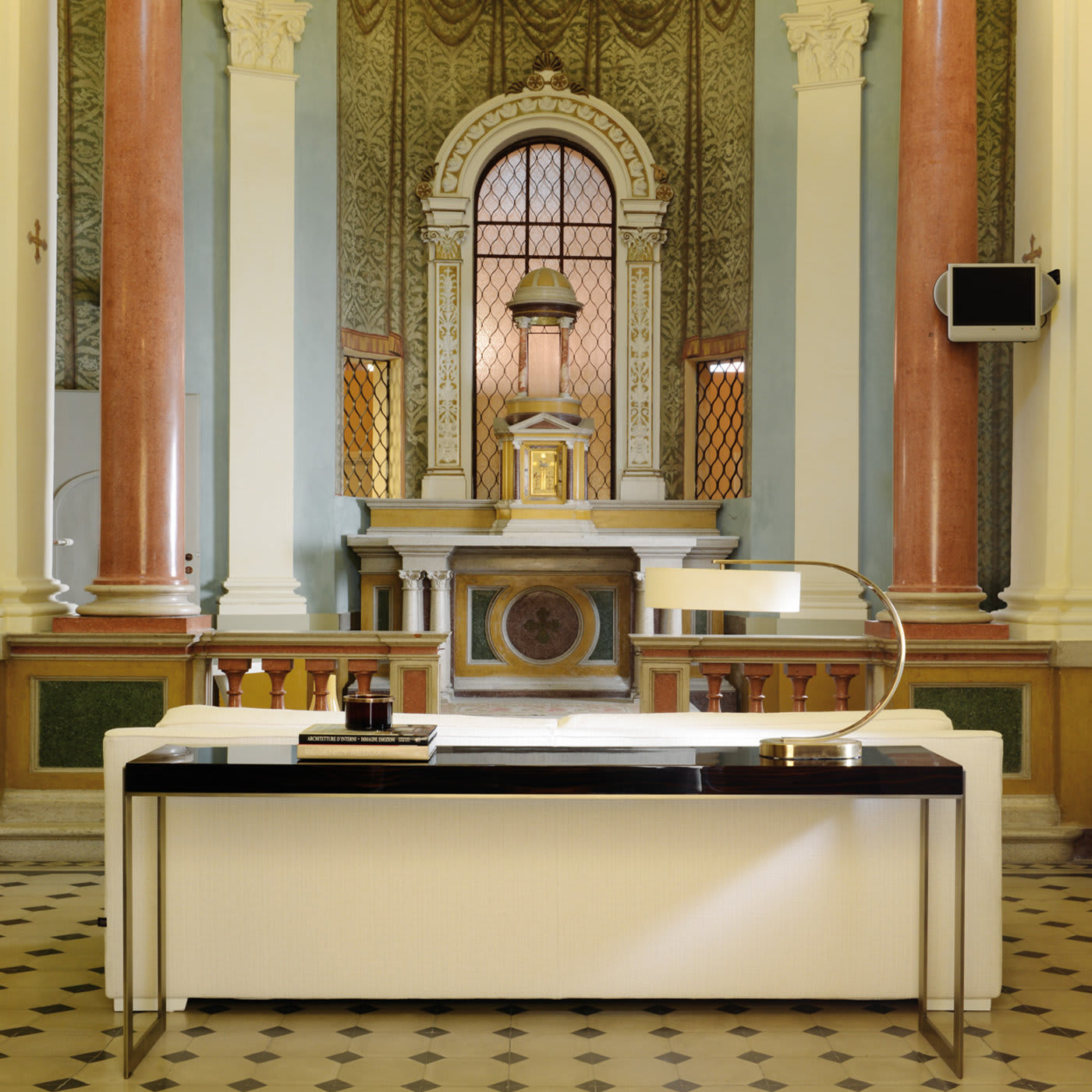 Stephanie Console - Alternative view 2