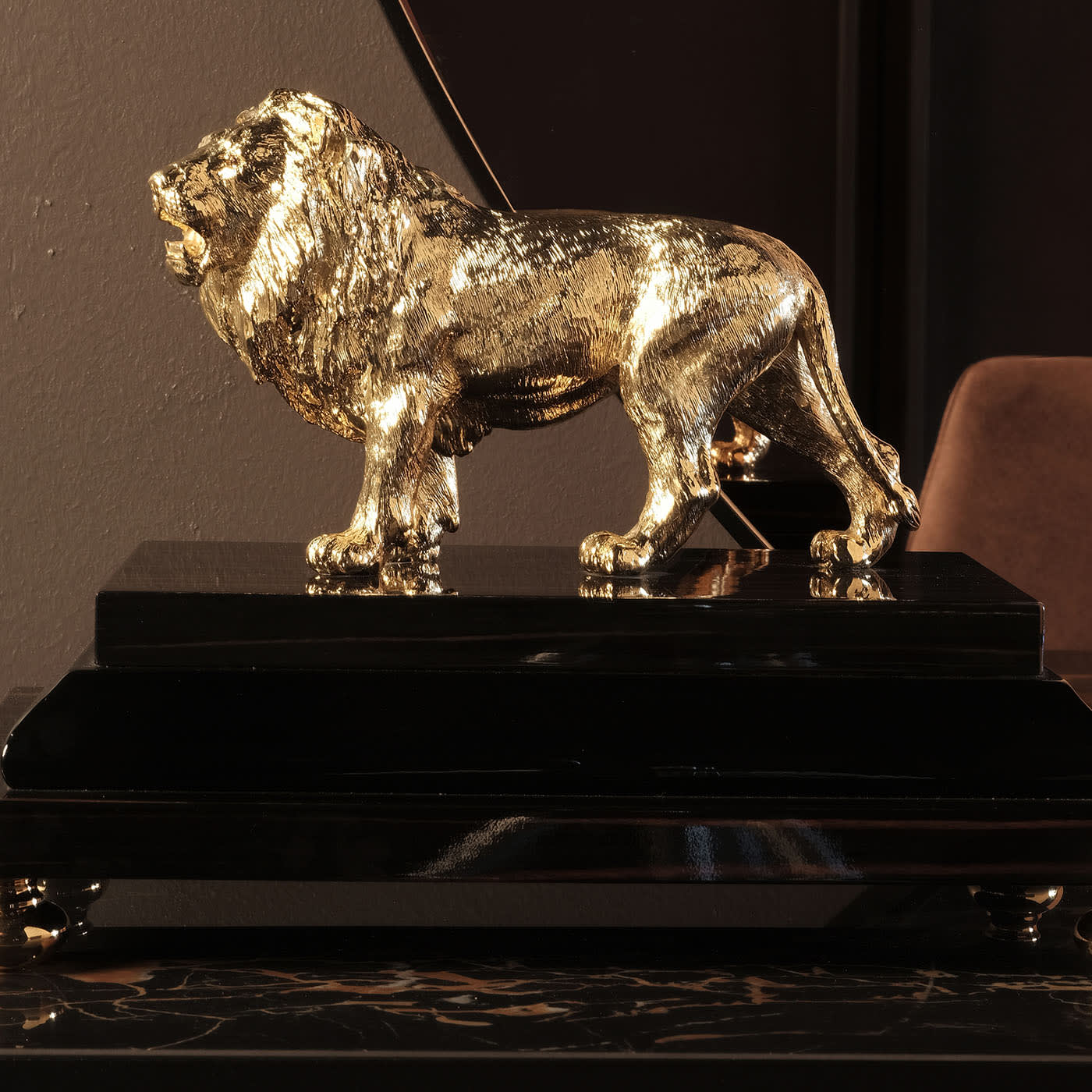 Lion Brass With Black Lacquer Base Figurine - Alternative view 1